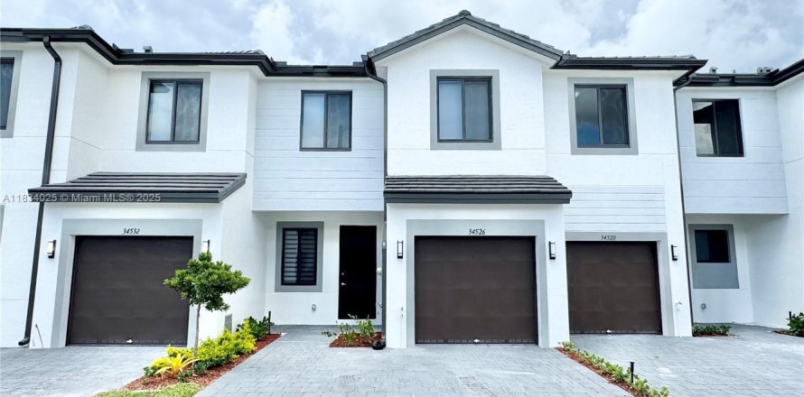 Adosado en Homestead, Florida 3 dormitorios, 173.73 m2 № 1978215