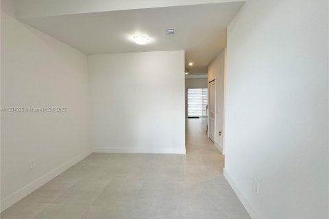 Adosado en alquiler en Homestead, Florida, 3 dormitorios, 173.73 m2 № 1978215 - foto 2