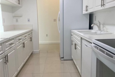 Снять в аренду кондоминиум в Дорал, Флорида 2 спальни, 104.98м2, № 2253296 - фото 8