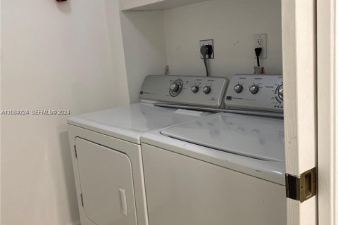 Снять в аренду кондоминиум в Дорал, Флорида 2 спальни, 104.98м2, № 2253296 - фото 10