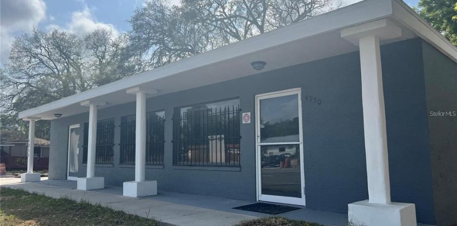 Immobilier commercial à De Leon Springs, Floride 235.6 m2 № 1822256