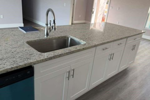 Снять в аренду виллу или дом в Себринг, Флорида 4 спальни, 207.92м2, № 2010298 - фото 12