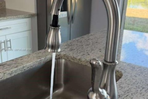 Снять в аренду виллу или дом в Себринг, Флорида 4 спальни, 207.92м2, № 2010298 - фото 4