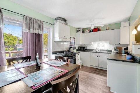 House in Hollywood, Florida 2 bedrooms, 94.76 sq.m. № 1877997 - photo 14