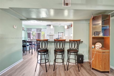 House in Hollywood, Florida 2 bedrooms, 94.76 sq.m. № 1877997 - photo 3