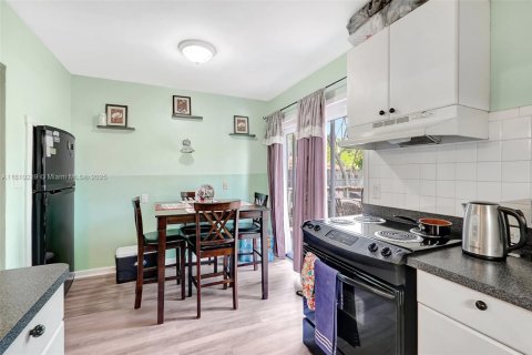 House in Hollywood, Florida 2 bedrooms, 94.76 sq.m. № 1877997 - photo 16