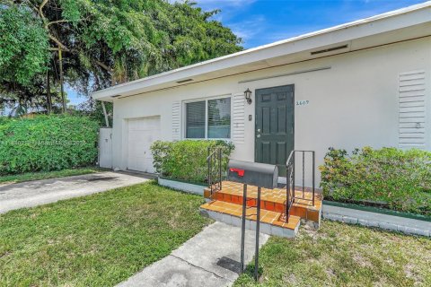 House in Hollywood, Florida 2 bedrooms, 94.76 sq.m. № 1877997 - photo 9