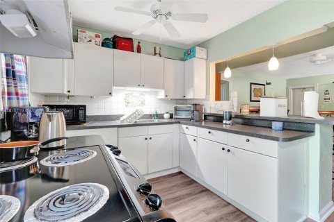 House in Hollywood, Florida 2 bedrooms, 94.76 sq.m. № 1877997 - photo 5