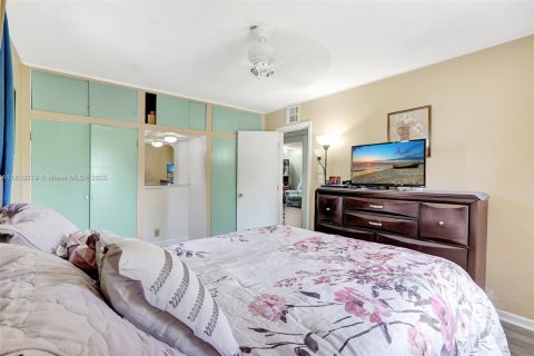 House in Hollywood, Florida 2 bedrooms, 94.76 sq.m. № 1877997 - photo 23
