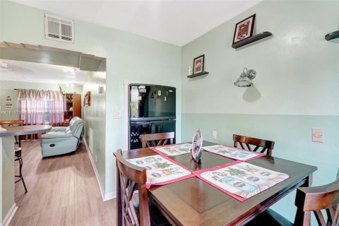 House in Hollywood, Florida 2 bedrooms, 94.76 sq.m. № 1877997 - photo 13