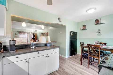 House in Hollywood, Florida 2 bedrooms, 94.76 sq.m. № 1877997 - photo 17