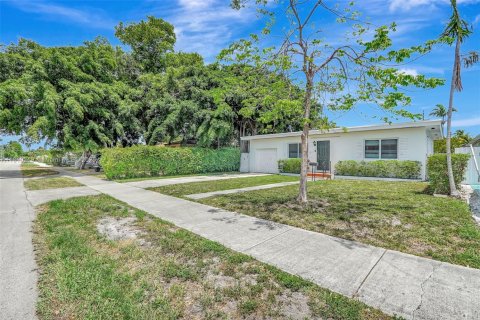 House in Hollywood, Florida 2 bedrooms, 94.76 sq.m. № 1877997 - photo 8