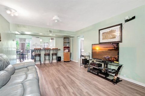 House in Hollywood, Florida 2 bedrooms, 94.76 sq.m. № 1877997 - photo 4