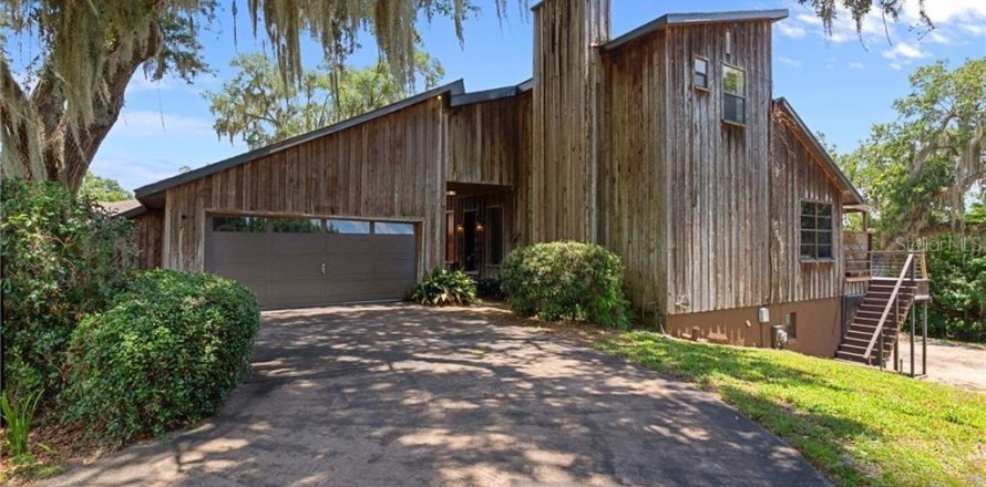 House in Inverness, Florida 3 bedrooms, 251.86 sq.m. № 2156892