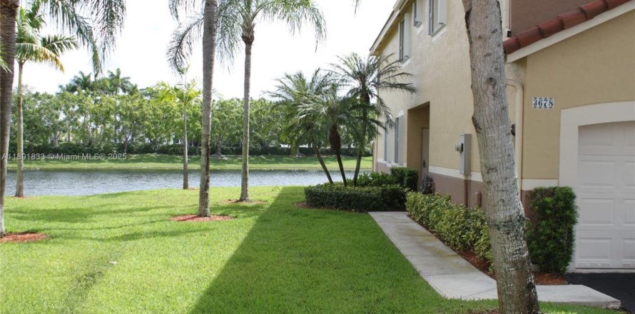 Таунхаус в Уэстон, Флорида 4 спальни, 160.54м2 № 1943901