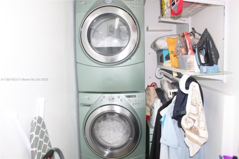 Снять в аренду таунхаус в Уэстон, Флорида 4 спальни, 160.54м2, № 1943901 - фото 18