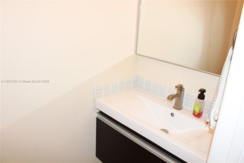 Снять в аренду таунхаус в Уэстон, Флорида 4 спальни, 160.54м2, № 1943901 - фото 14