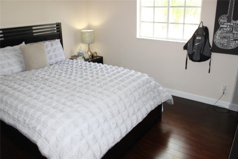 Снять в аренду таунхаус в Уэстон, Флорида 4 спальни, 160.54м2, № 1943901 - фото 7