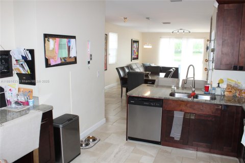 Снять в аренду таунхаус в Уэстон, Флорида 4 спальни, 160.54м2, № 1943901 - фото 21