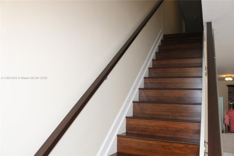 Снять в аренду таунхаус в Уэстон, Флорида 4 спальни, 160.54м2, № 1943901 - фото 9