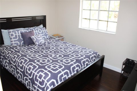 Снять в аренду таунхаус в Уэстон, Флорида 4 спальни, 160.54м2, № 1943901 - фото 4