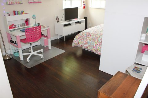 Снять в аренду таунхаус в Уэстон, Флорида 4 спальни, 160.54м2, № 1943901 - фото 8