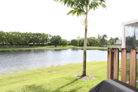 Снять в аренду таунхаус в Уэстон, Флорида 4 спальни, 160.54м2, № 1943901 - фото 13