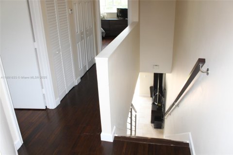 Снять в аренду таунхаус в Уэстон, Флорида 4 спальни, 160.54м2, № 1943901 - фото 6