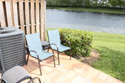 Снять в аренду таунхаус в Уэстон, Флорида 4 спальни, 160.54м2, № 1943901 - фото 12