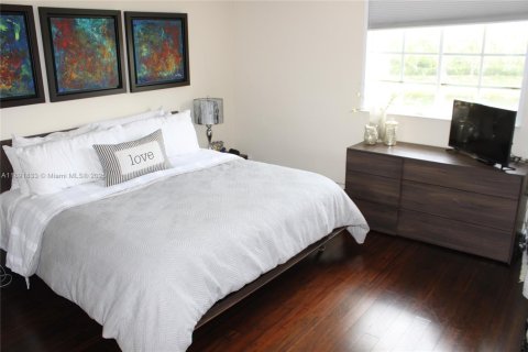 Снять в аренду таунхаус в Уэстон, Флорида 4 спальни, 160.54м2, № 1943901 - фото 2