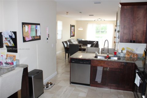 Снять в аренду таунхаус в Уэстон, Флорида 4 спальни, 160.54м2, № 1943901 - фото 22