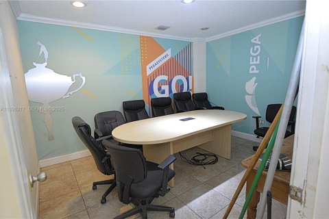 Купить коммерческую недвижимость в Хайалиа, Флорида № 1984567 - фото 9