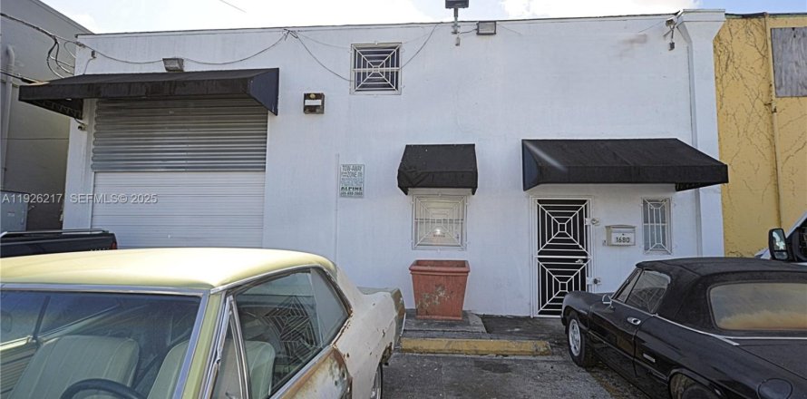 Коммерческая недвижимость в Хайалиа, Флорида № 1984567