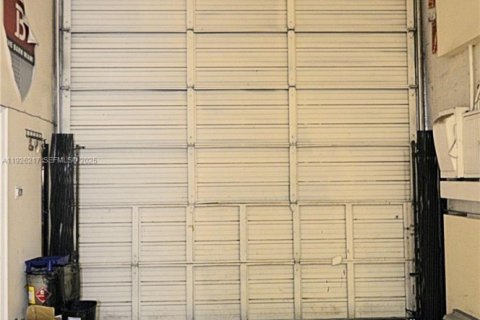 Купить коммерческую недвижимость в Хайалиа, Флорида № 1984567 - фото 10