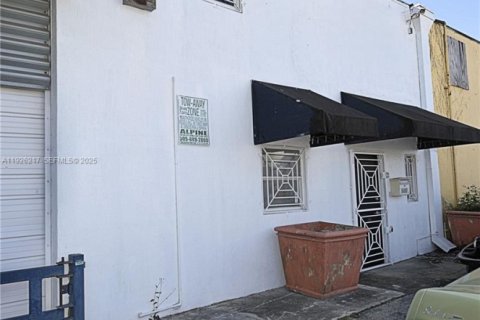 Купить коммерческую недвижимость в Хайалиа, Флорида № 1984567 - фото 4