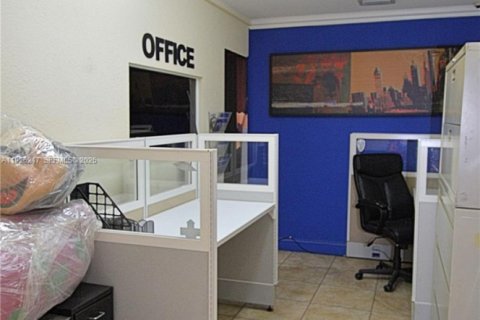 Купить коммерческую недвижимость в Хайалиа, Флорида № 1984567 - фото 8