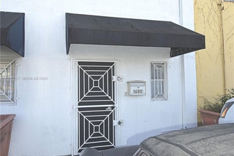 Купить коммерческую недвижимость в Хайалиа, Флорида № 1984567 - фото 3