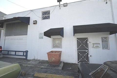 Купить коммерческую недвижимость в Хайалиа, Флорида № 1984567 - фото 2