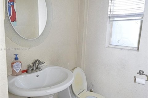 Купить коммерческую недвижимость в Хайалиа, Флорида № 1984567 - фото 16