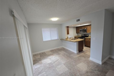 Condominio en alquiler en Coral Springs, Florida, 2 dormitorios, 84.54 m2 № 1975366 - foto 6