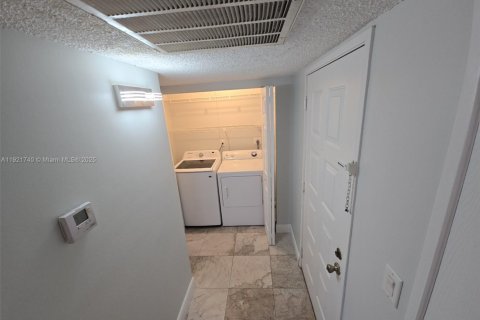 Condominio en alquiler en Coral Springs, Florida, 2 dormitorios, 84.54 m2 № 1975366 - foto 7