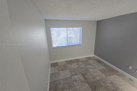 Condominio en alquiler en Coral Springs, Florida, 2 dormitorios, 84.54 m2 № 1975366 - foto 9