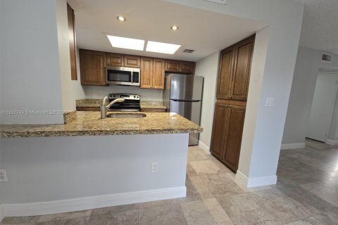 Condominio en alquiler en Coral Springs, Florida, 2 dormitorios, 84.54 m2 № 1975366 - foto 2