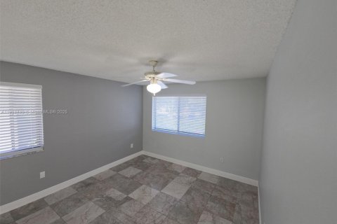 Condominio en alquiler en Coral Springs, Florida, 2 dormitorios, 84.54 m2 № 1975366 - foto 8