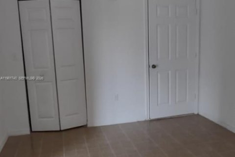 Condo in Hialeah, Florida, 3 bedrooms  № 2042981 - photo 16