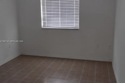 Condo in Hialeah, Florida, 3 bedrooms  № 2042981 - photo 10