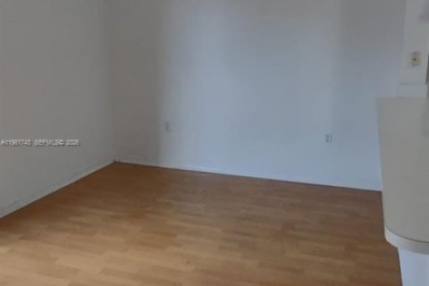 Condo in Hialeah, Florida, 3 bedrooms  № 2042981 - photo 6