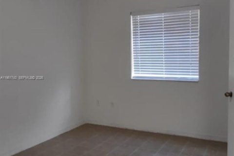 Condo in Hialeah, Florida, 3 bedrooms  № 2042981 - photo 9