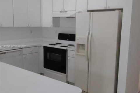Condo in Hialeah, Florida, 3 bedrooms  № 2042981 - photo 5