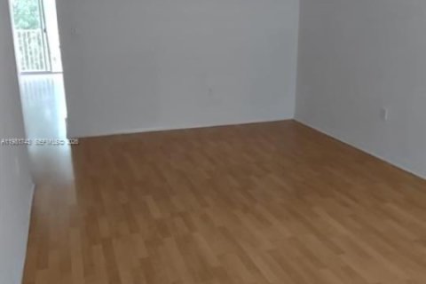 Condo in Hialeah, Florida, 3 bedrooms  № 2042981